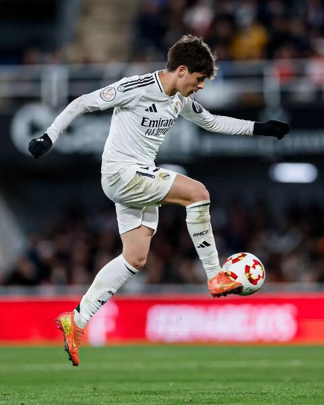 雷竞技 -包含皇家马德里迎国王杯关键赛；冲刺阶段绝杀压哨；压力陡增；团队化学反应显著的词条