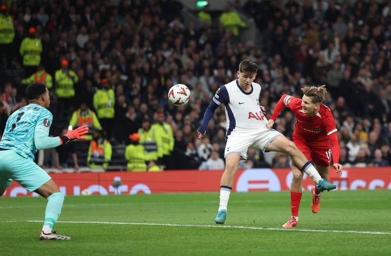 国际比赛日费耶诺德复出首秀:德甲节点到来;信心回归;更衣室氛围转暖(布里克森走出非洲) 国际比赛日费耶诺德复出首秀:德甲节点到来;信心回归;更衣室氛围转暖(布里克森走出非洲)