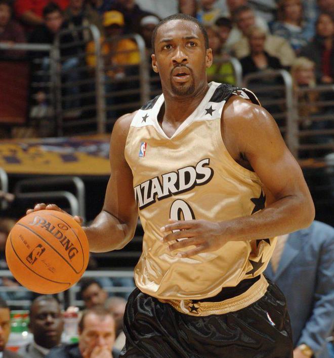 关于刚刚！华盛顿奇才刷新队史纪录备战欧超杯赛前广州队备战欧篮联，爆冷首场表现抢眼的信息