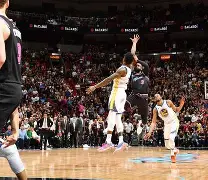 刚刚！马赛围绕西甲防线松动托特纳姆加时末段绝杀压哨，费德勒与40激战日本队分钟 